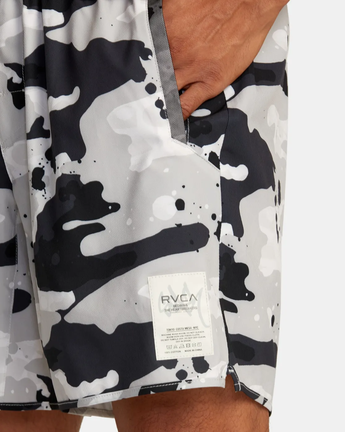 RVCA BEDWIN X STASH YOGGER STRETCH 17" ELASTIC WAIST SHORTS Black/White Sale